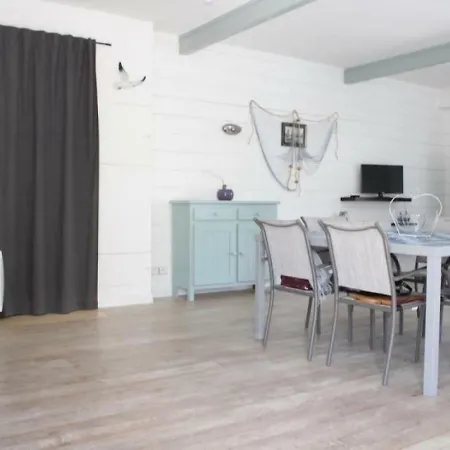 Gabut Apartment